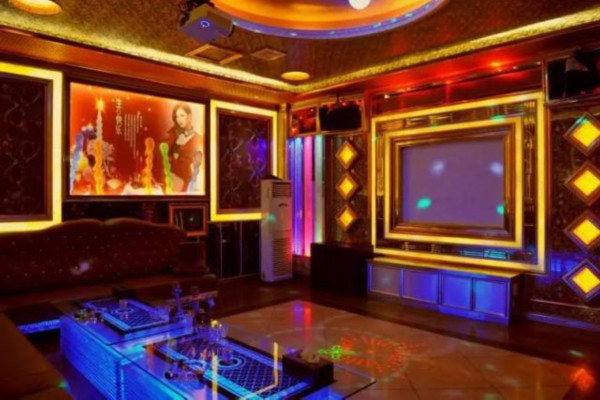 武汉江滩边，品味生活新境界(江滩 武汉)